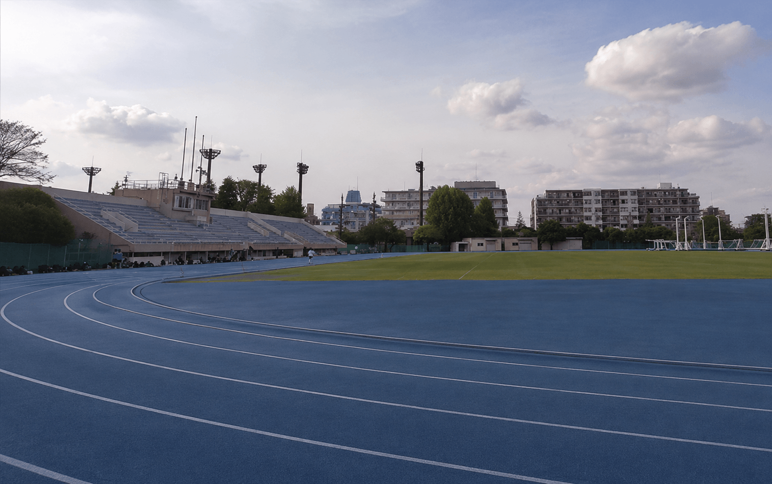川口・青木町公園総合運動場陸上競技場